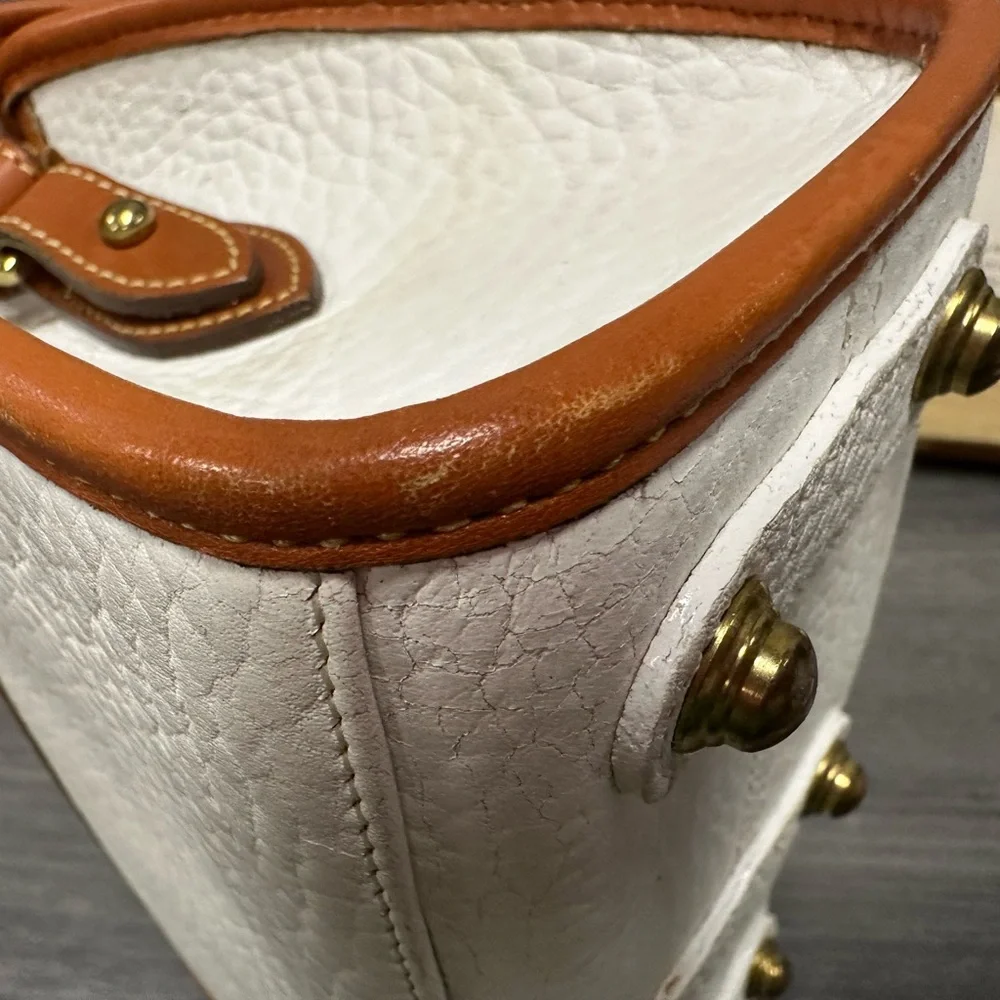 Vintage Dooney Bourke Leather White Essex Shoulder Bag Brass Hardware Tan Trim - Picture 9 of 17